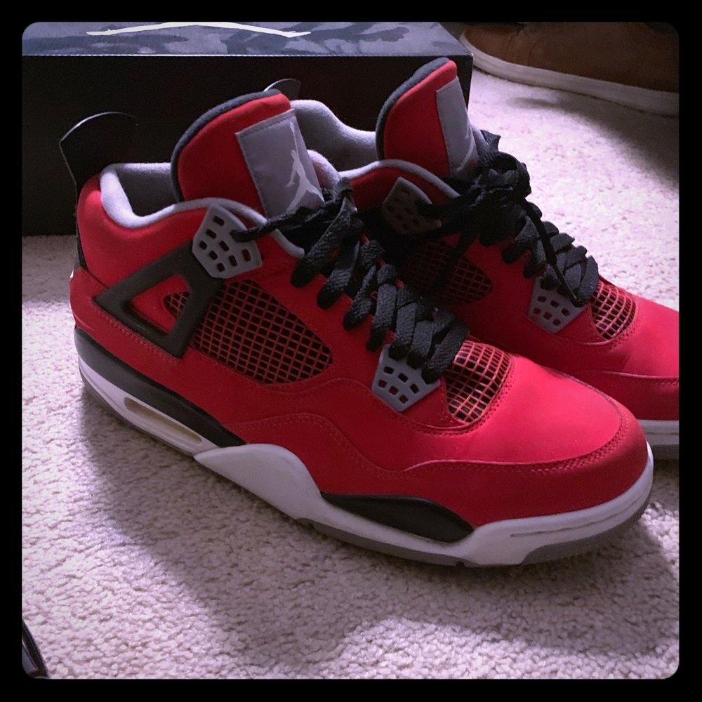 Air Jordan 4 Retro ‘toro bravo’